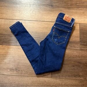 Women's Levi Jeans